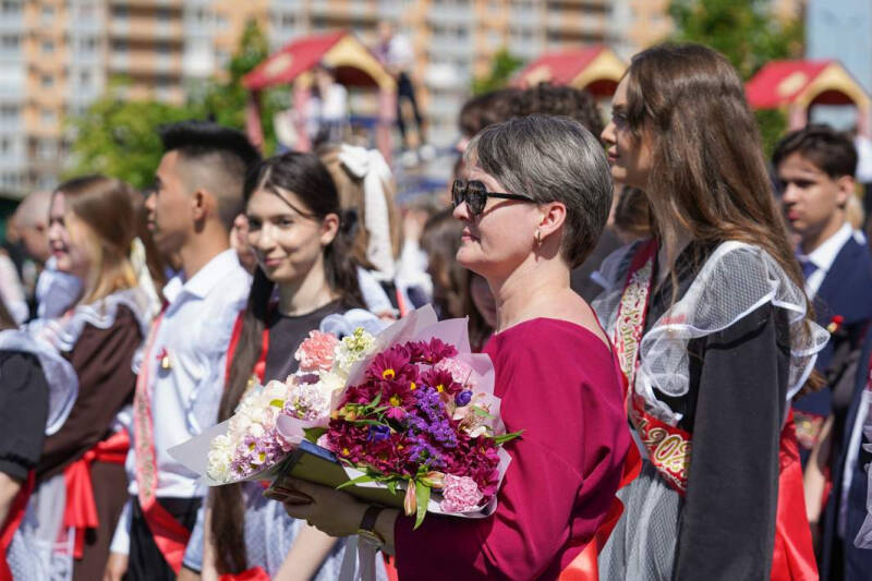 Тратят в школе: сколько стоит подготовить выпускника к последнему звонку