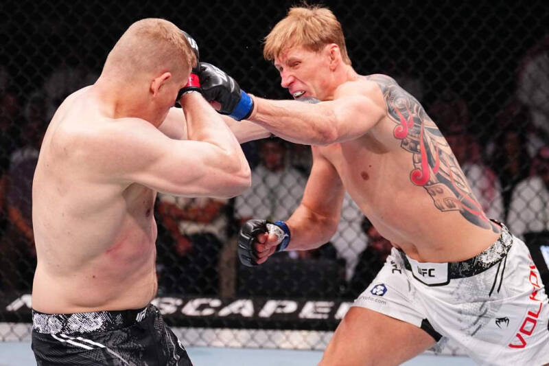 Ударная работа: как Волков и Магомедов выиграли свои бои на турнире UFC