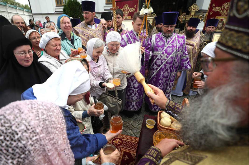 Три Спаса в августе: даты, запреты, приметы, что святить в храме